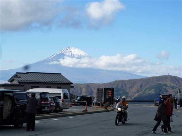 雪かぶりの冠富士山